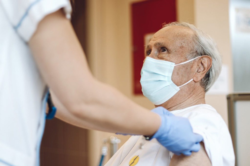 vacunacion sanitarios pedro guillen cemtro