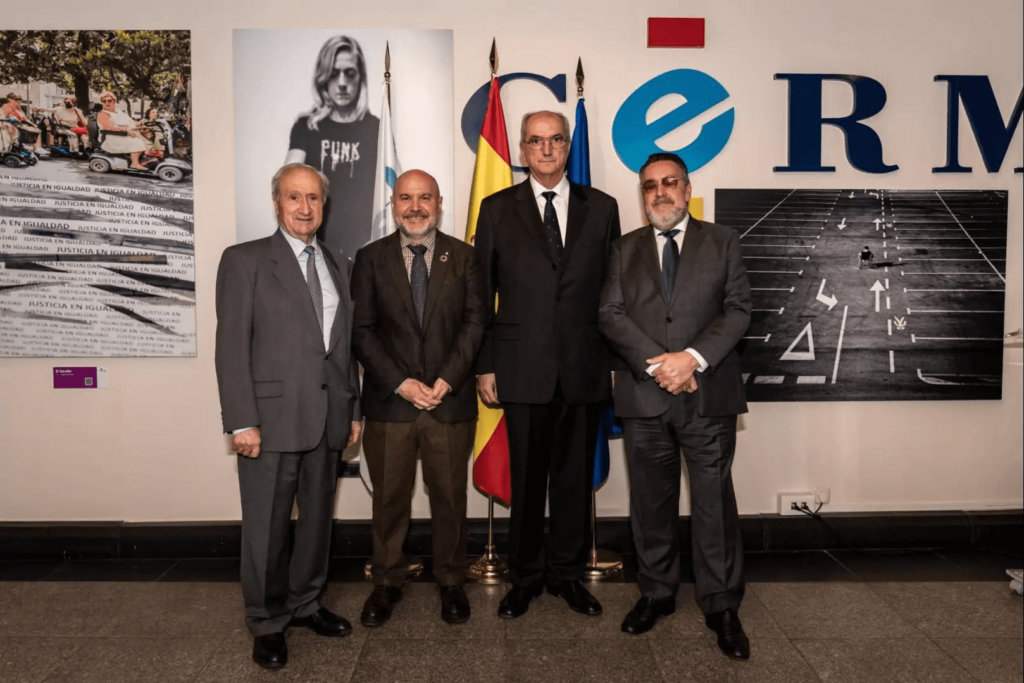 Dr. Fernández Jaén con el Dr. Guillén, Luis Cayo Pérez y Miguel Carballeda.