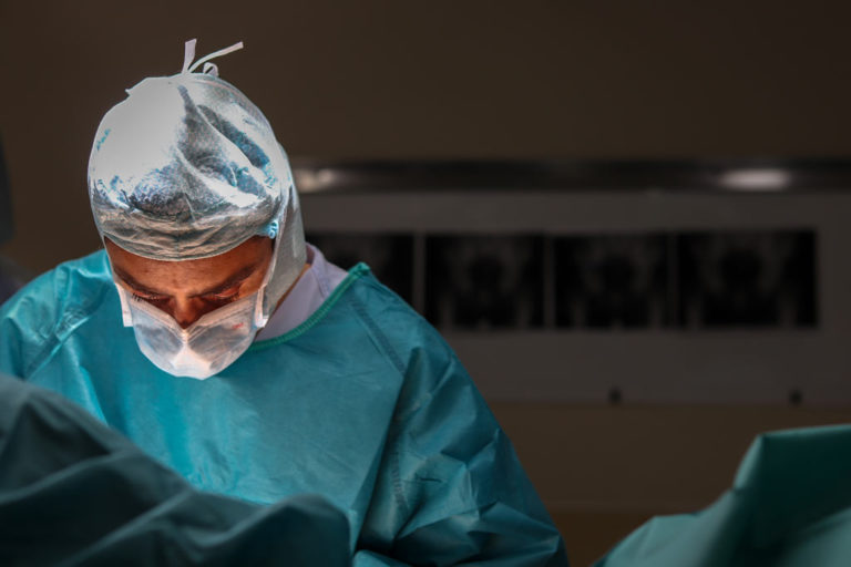 doctor-novoa-cemtro-operacion-cadera-resurfacing