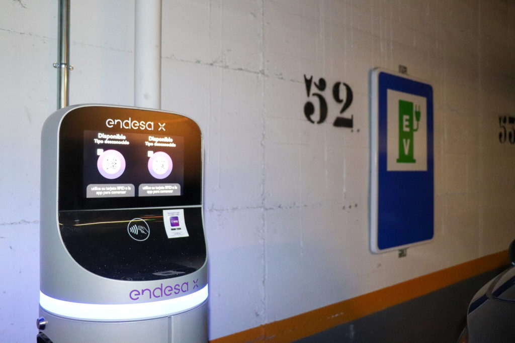 puntos de recarga electrica clinica cemtro