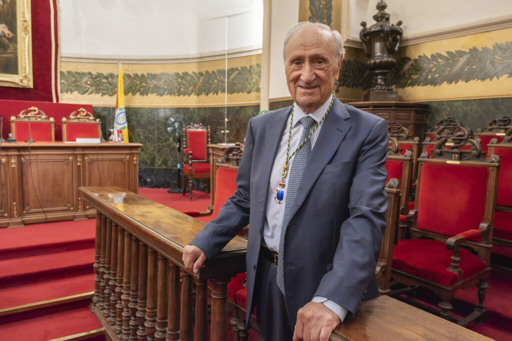 El Dr. Pedro Guillén presenta en la RANM tres décadas de avances en el cultivo de condrocitos autólogos